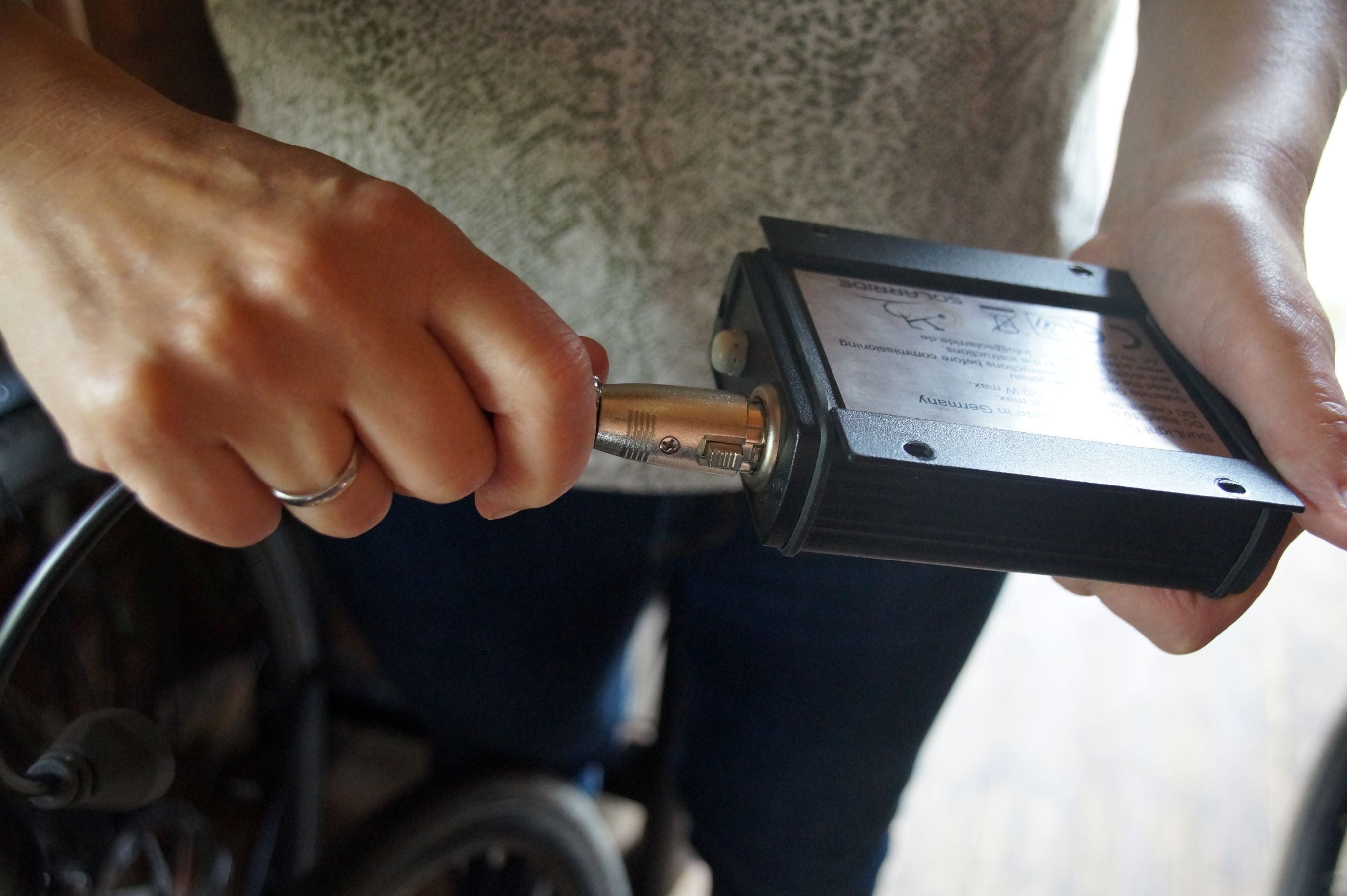 Adapterkabel einstecken