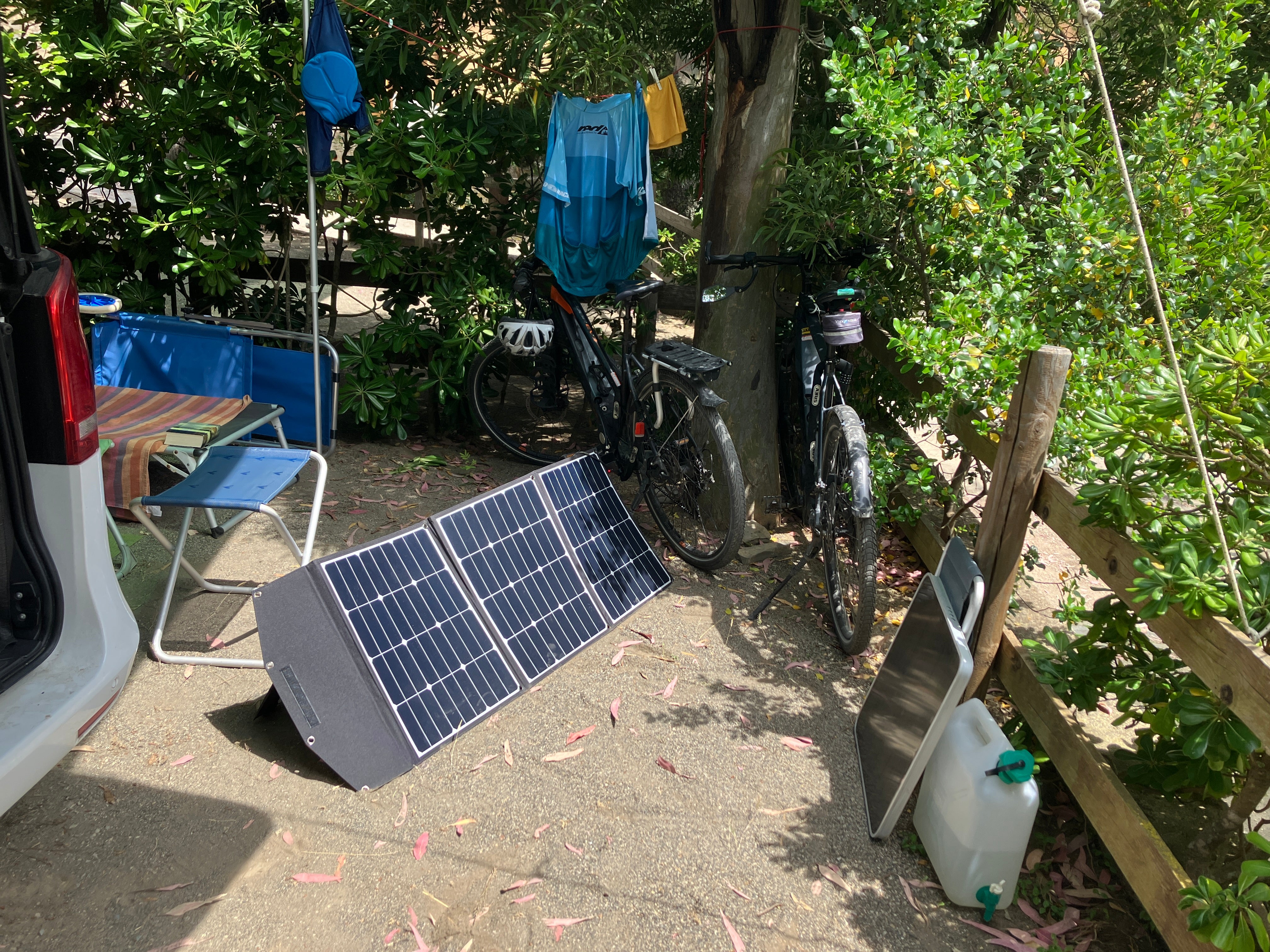 Full battery, no power outlet?